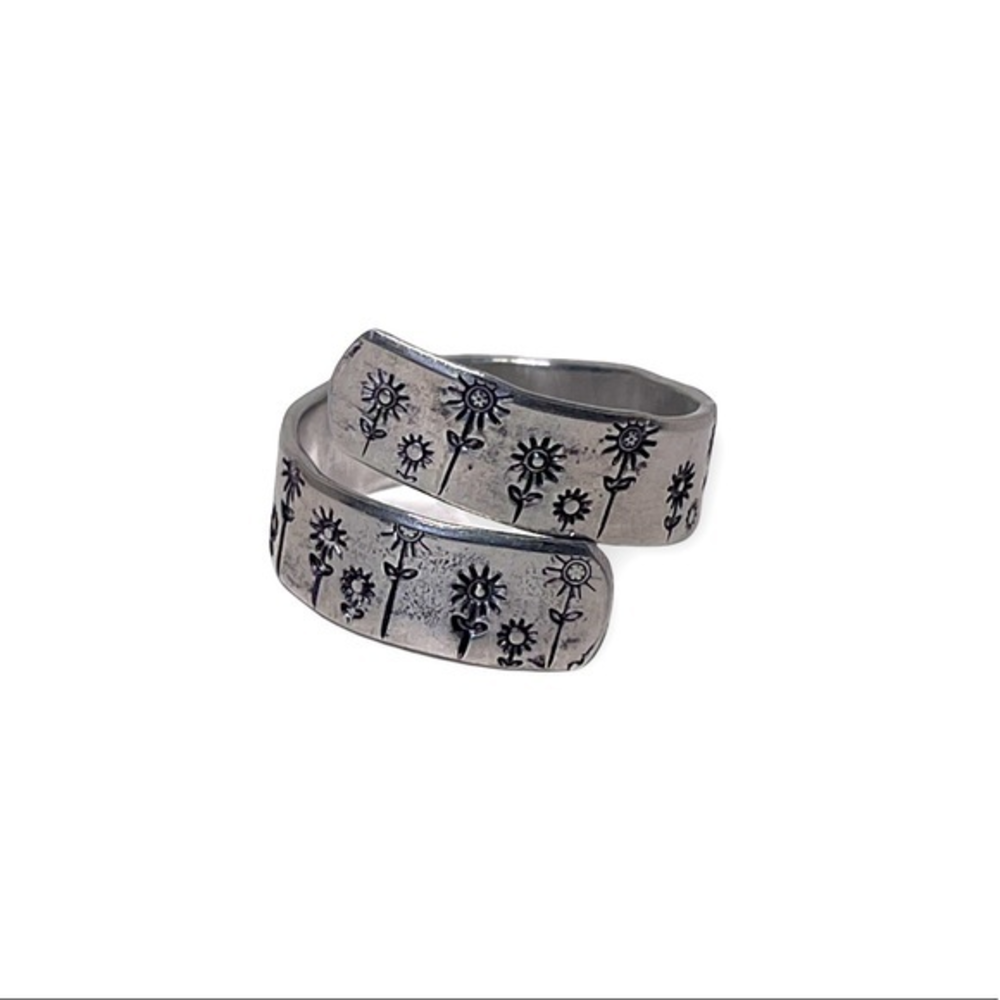 Handmade 8/9 stamped floral & bee silver‎ adjustable 
hypoallergenic wrap ring